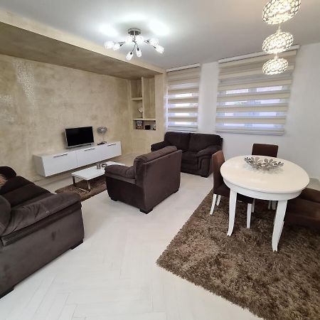 Adonis Apartment Újvidék Kültér fotó